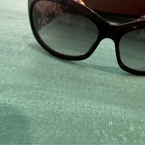 Gucci Black Sunglasses with White Floral Design Gucci Floral Sunglasses 3077/S Black White 175607 – FASHIONPHILE main image 2